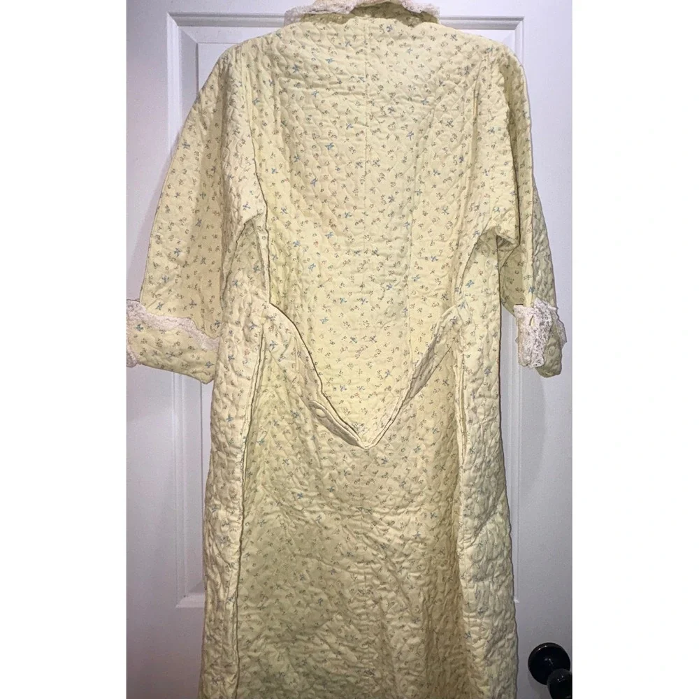 Vintage Shrewsbury Quilted Robe Yellow Floral Bird Lace Trim Housecoat NWT